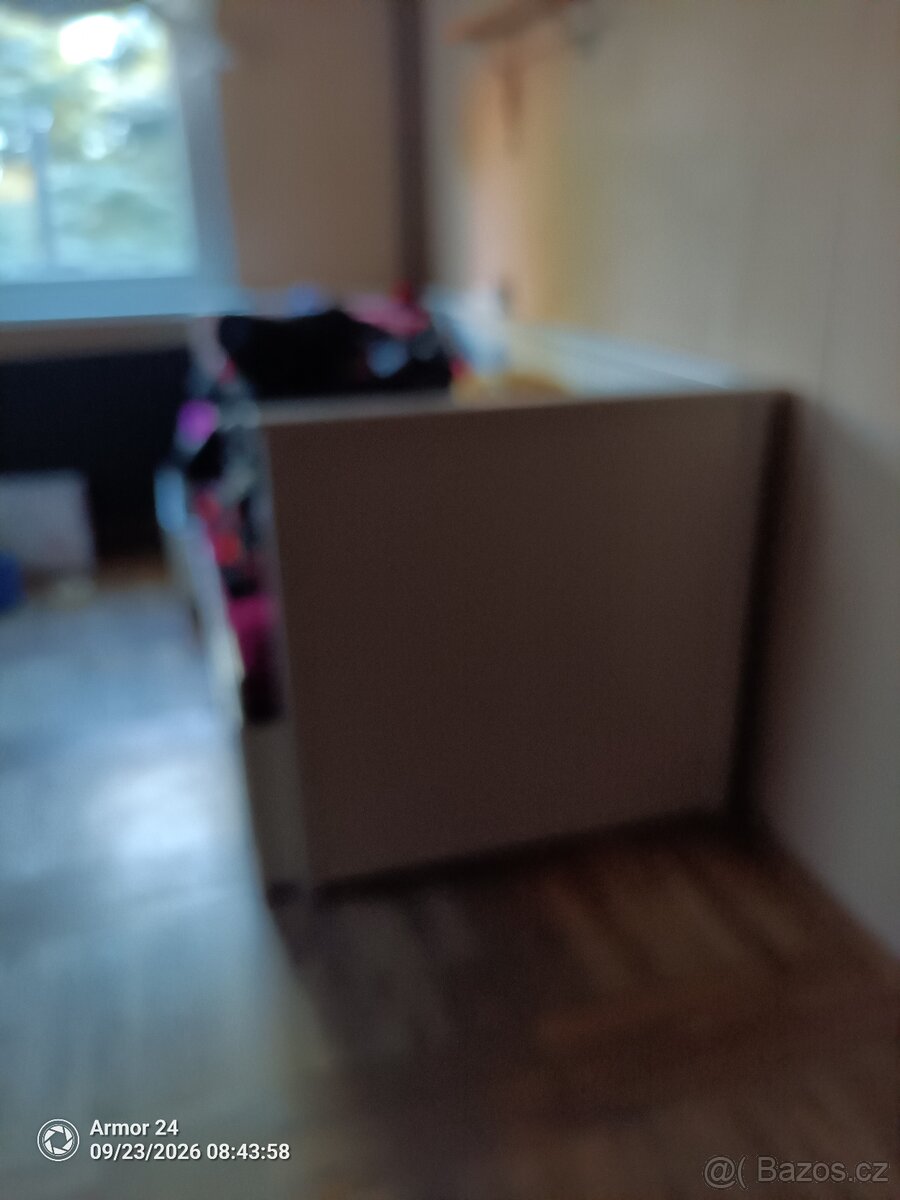 Postel se šuplíky - 2