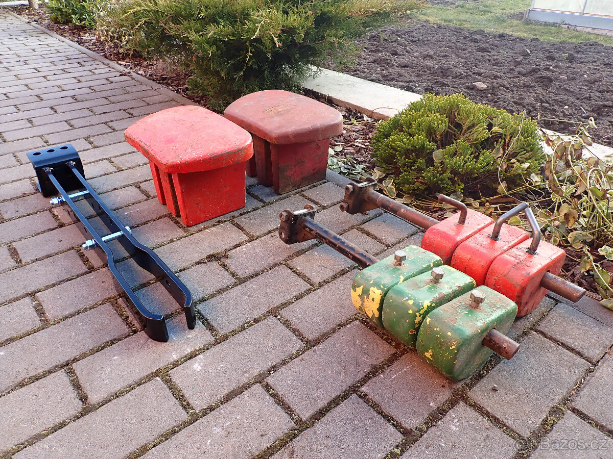 vari - závaží 33 kg, závaží 5 kg + nosiče - 2