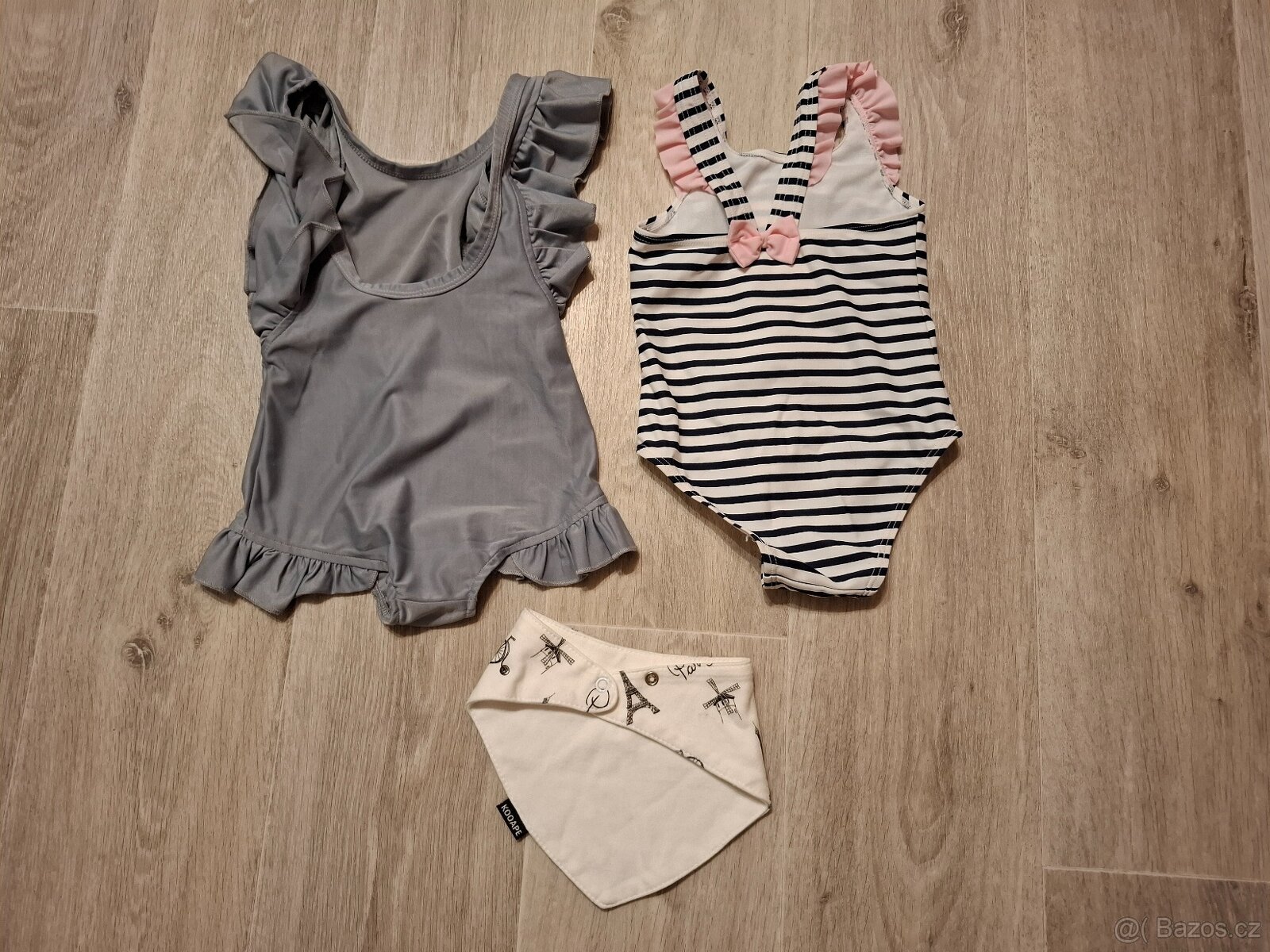 Dívčí plavecký a bryndáček vel cca 100 - 2