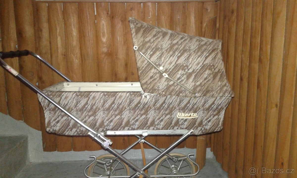Retro kočárek pro panenky Liberta - 2