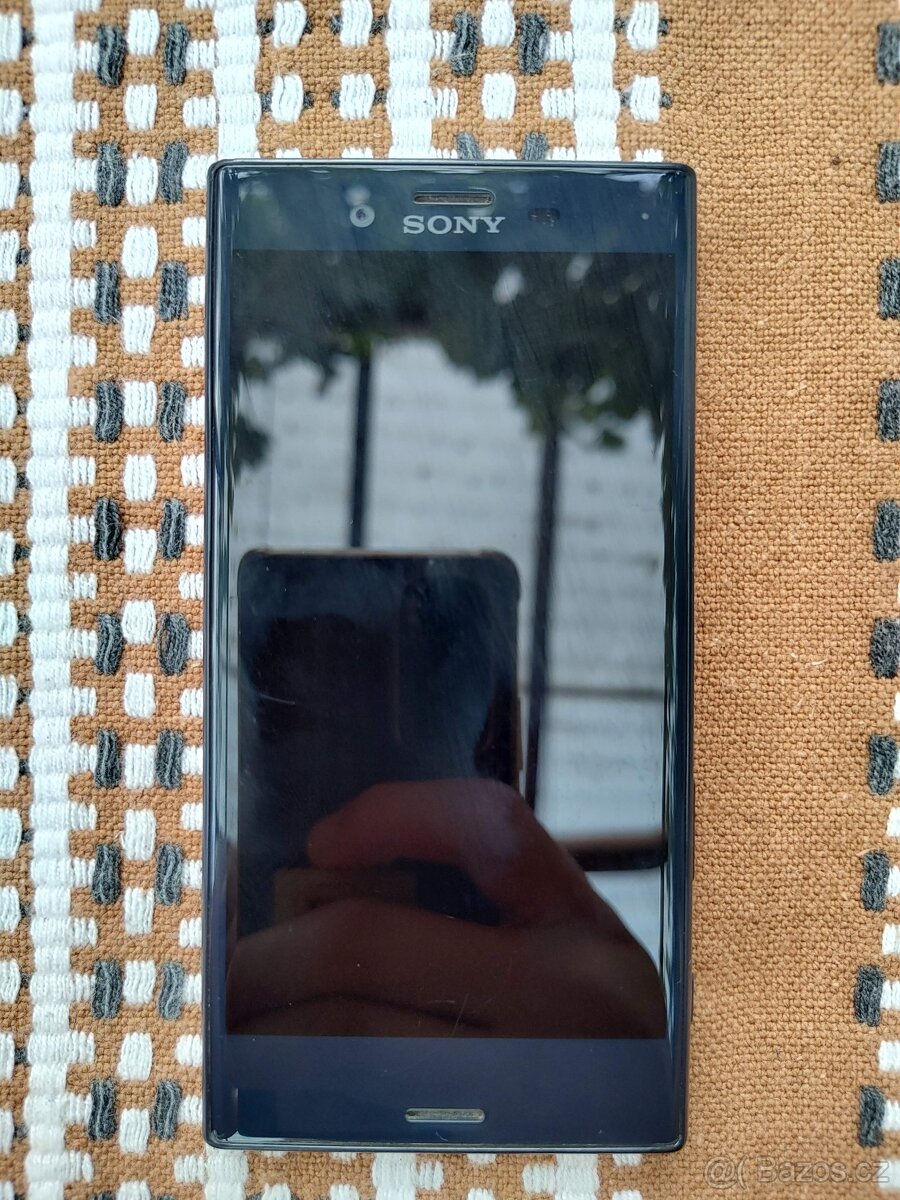 Mobilní telefon SONY Xperia X Compact - 2