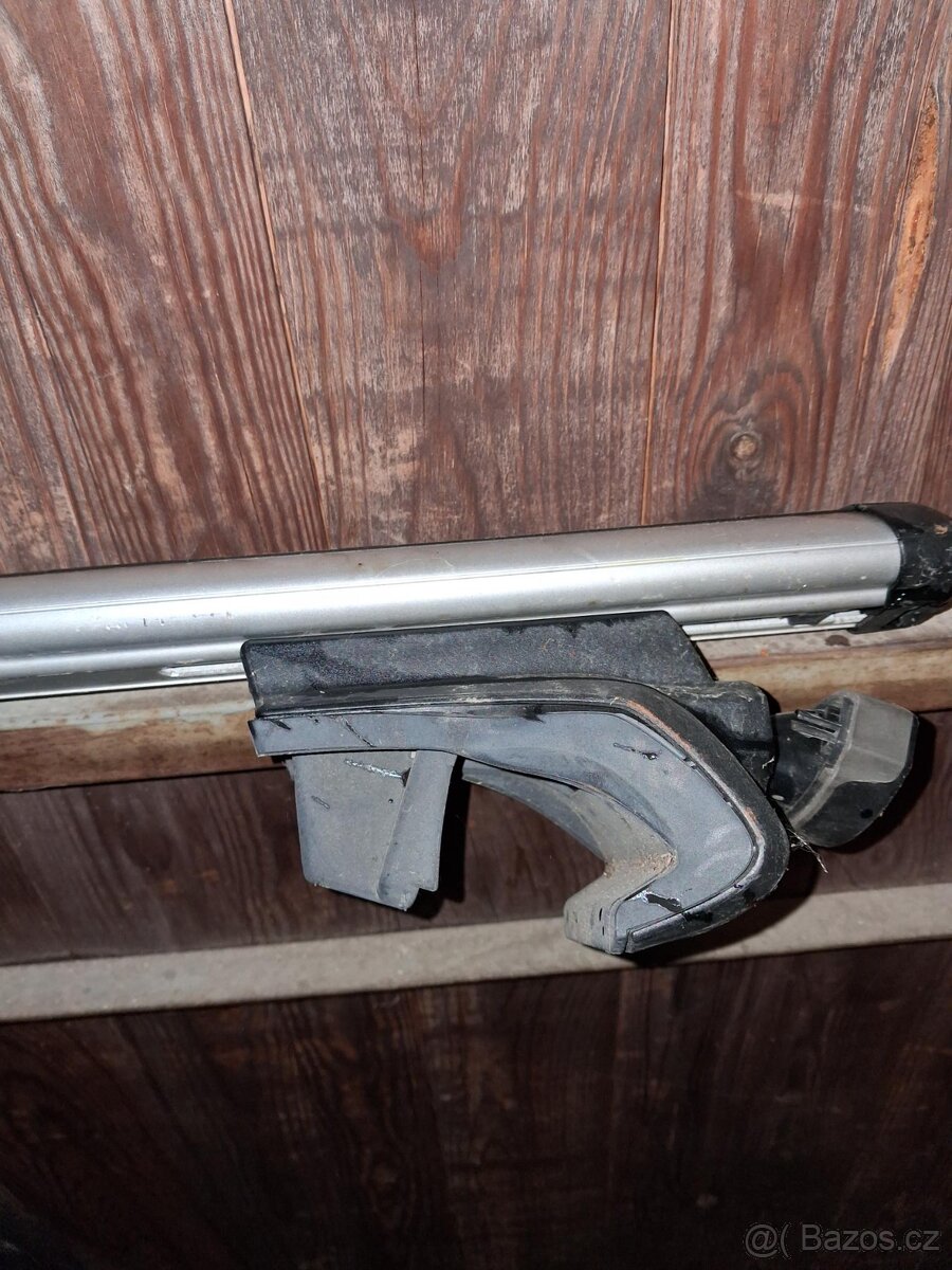 Příčníky a střešní box Thule - 2