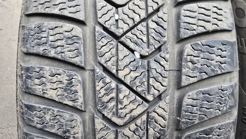 Zimní pneu 205/55/17 Pirelli - 2