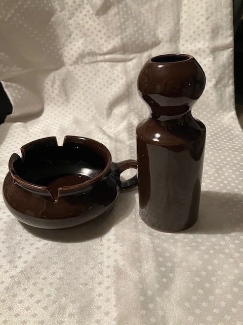 Keramický popelník hnědý s vázičkou - 2