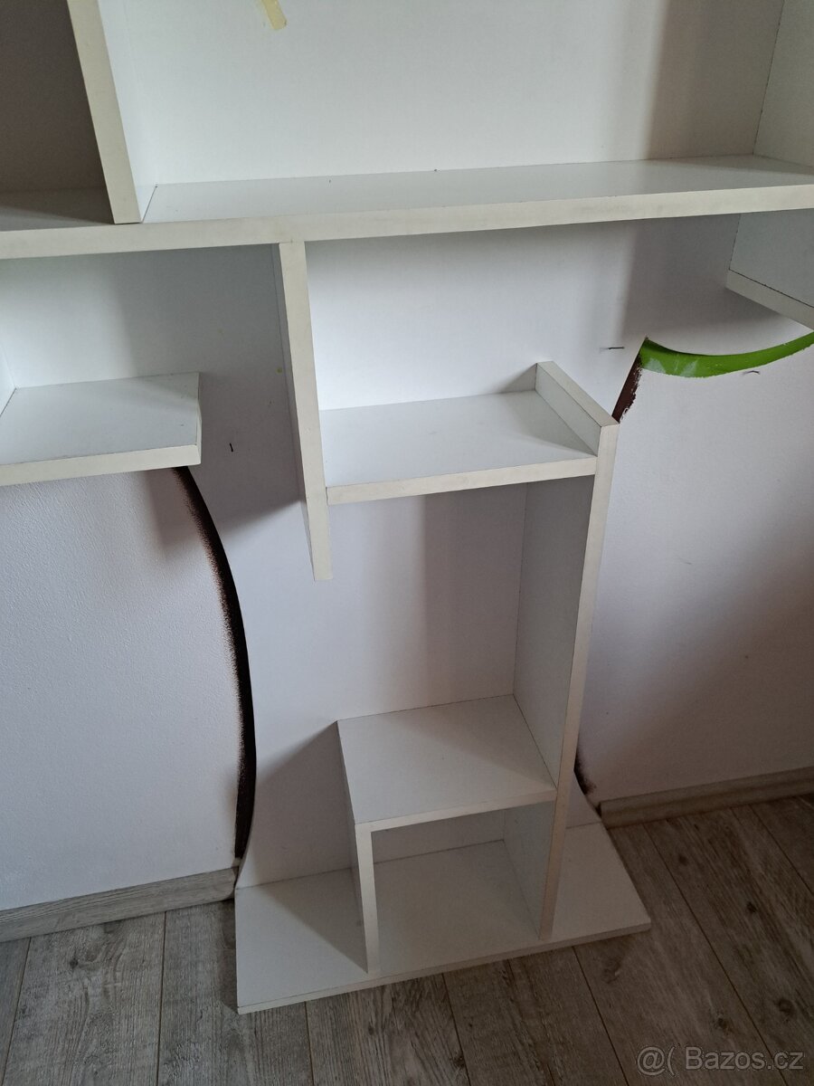 Poličky ve tvaru stromu - 2