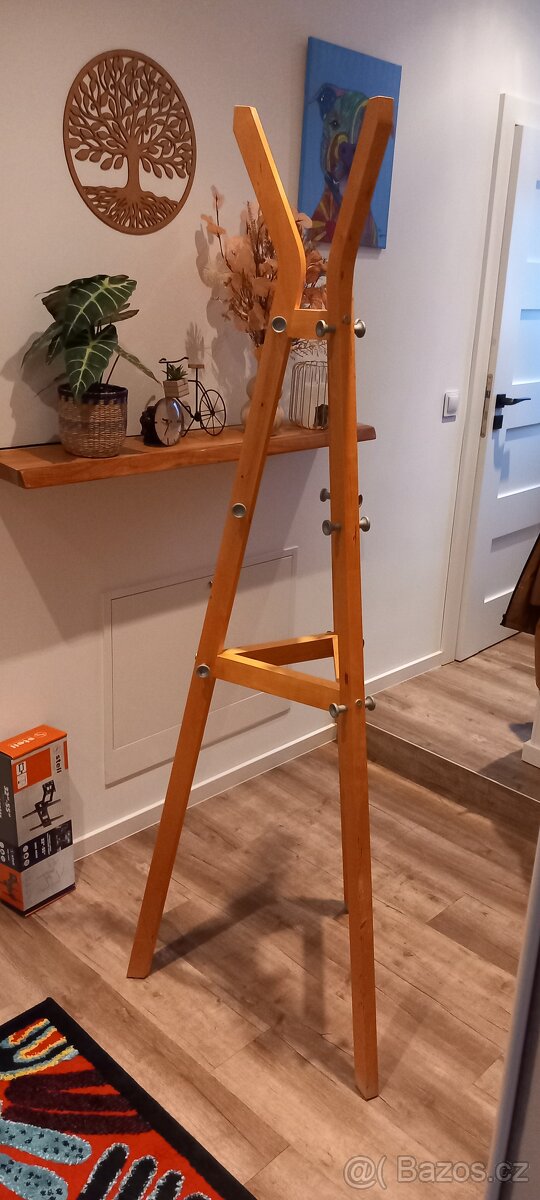 Dřevěný věšák - 2