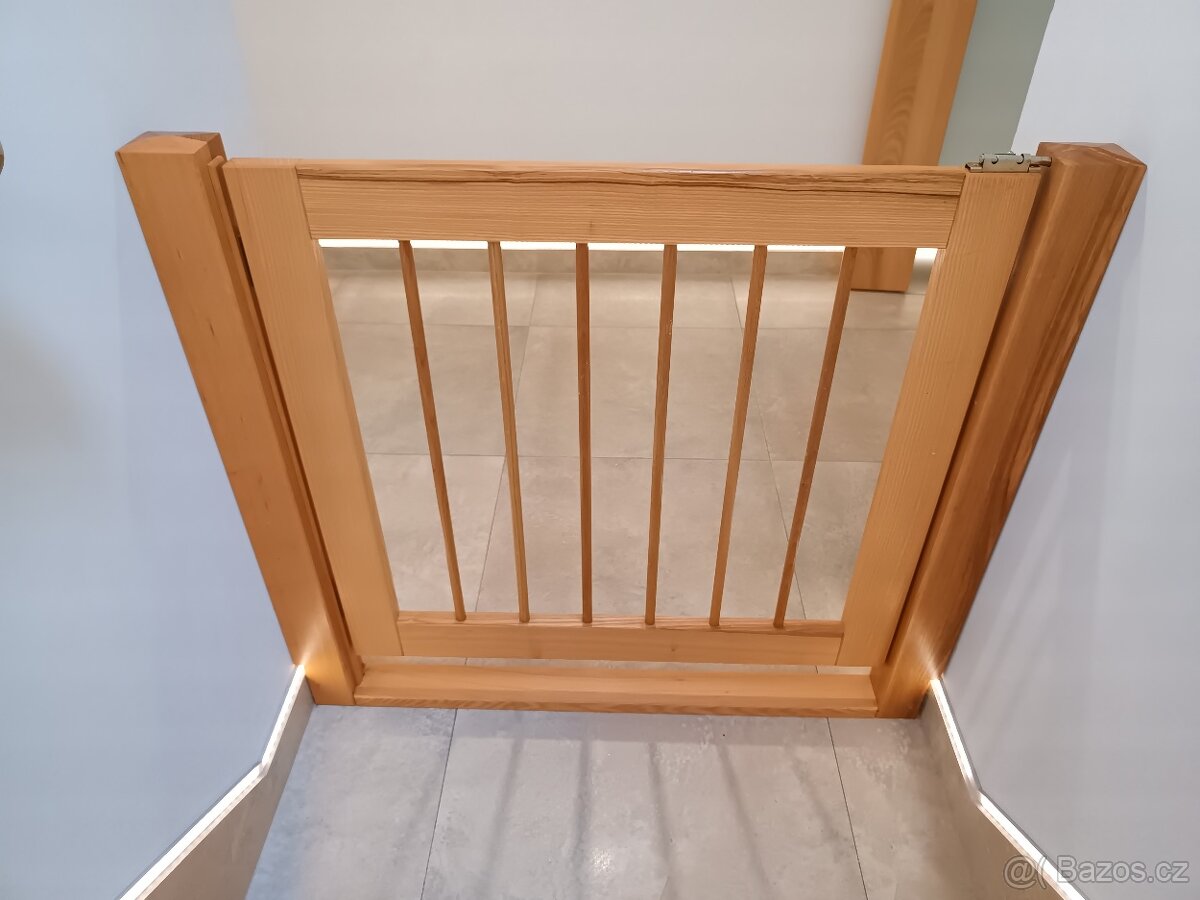 Schodištní dětská zábrana (plůtek) - 2