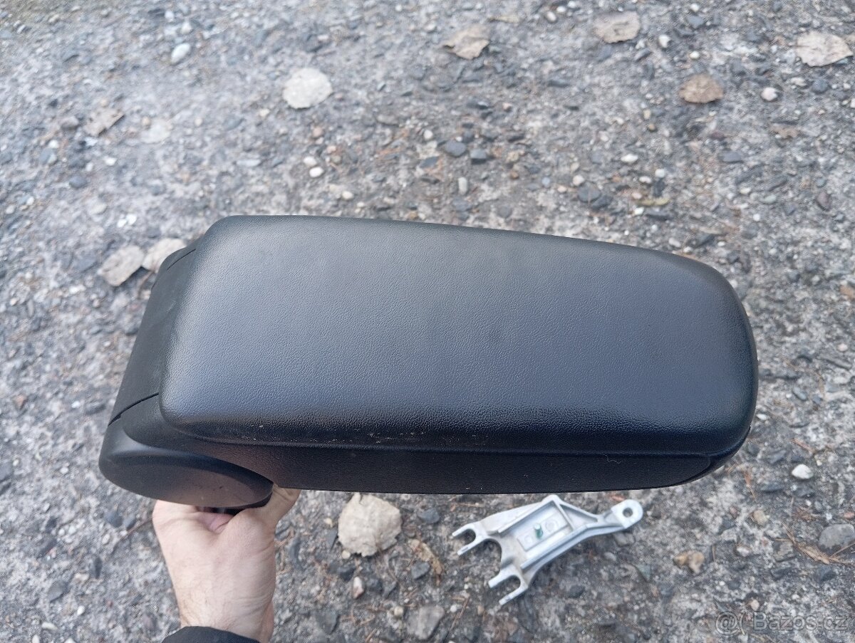 Loketní opěrka Audi A4 B6 / B7 - 2