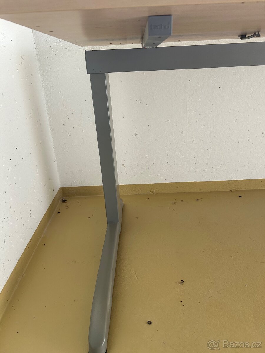 Kancelářský stůl - 2