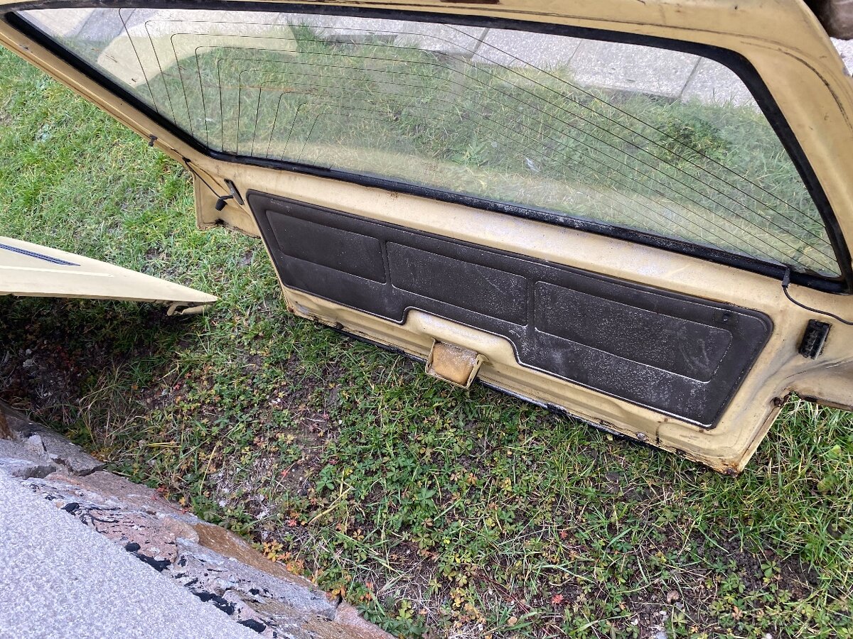 Favorit víko kufru - 2