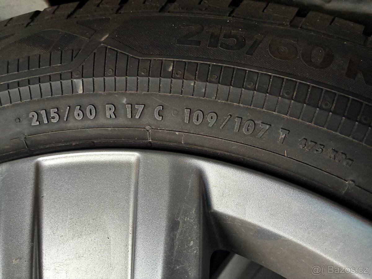 Pneu Continental 215/60/17C - 2