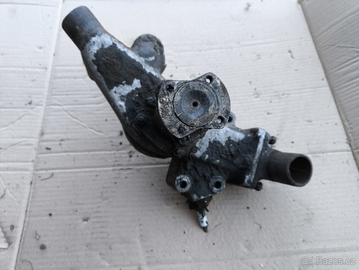těleso vodní pumpy s termostatem a předehřevem - 2
