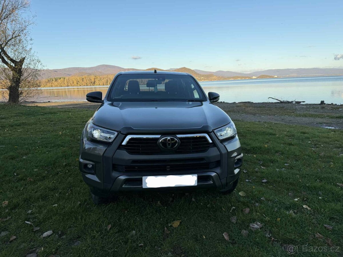 Toyota Hilux 2.8 invisibleX dovoz anglie