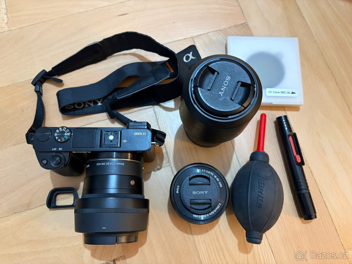 Sony A6000 + Sigma 30mm f/1.4 + SELP1650 + SEL55210 komplet - 2