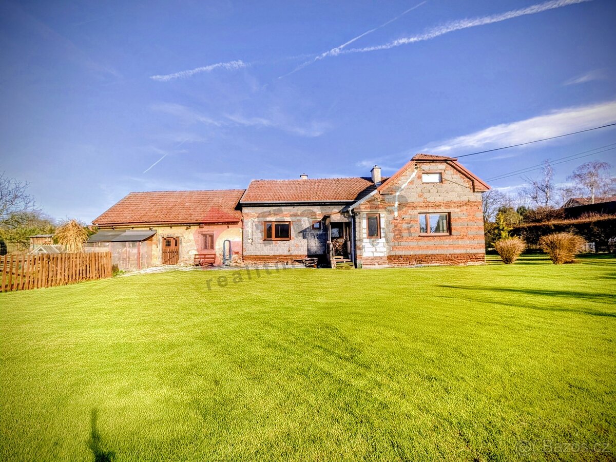 Pronájem vybaveného rodinného domu se zahradou v Hlušičkách - 2