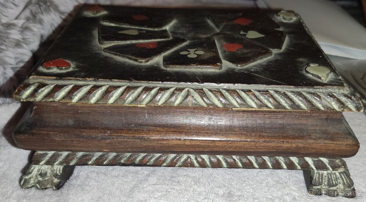 Dřevěná krabička na karty - 2