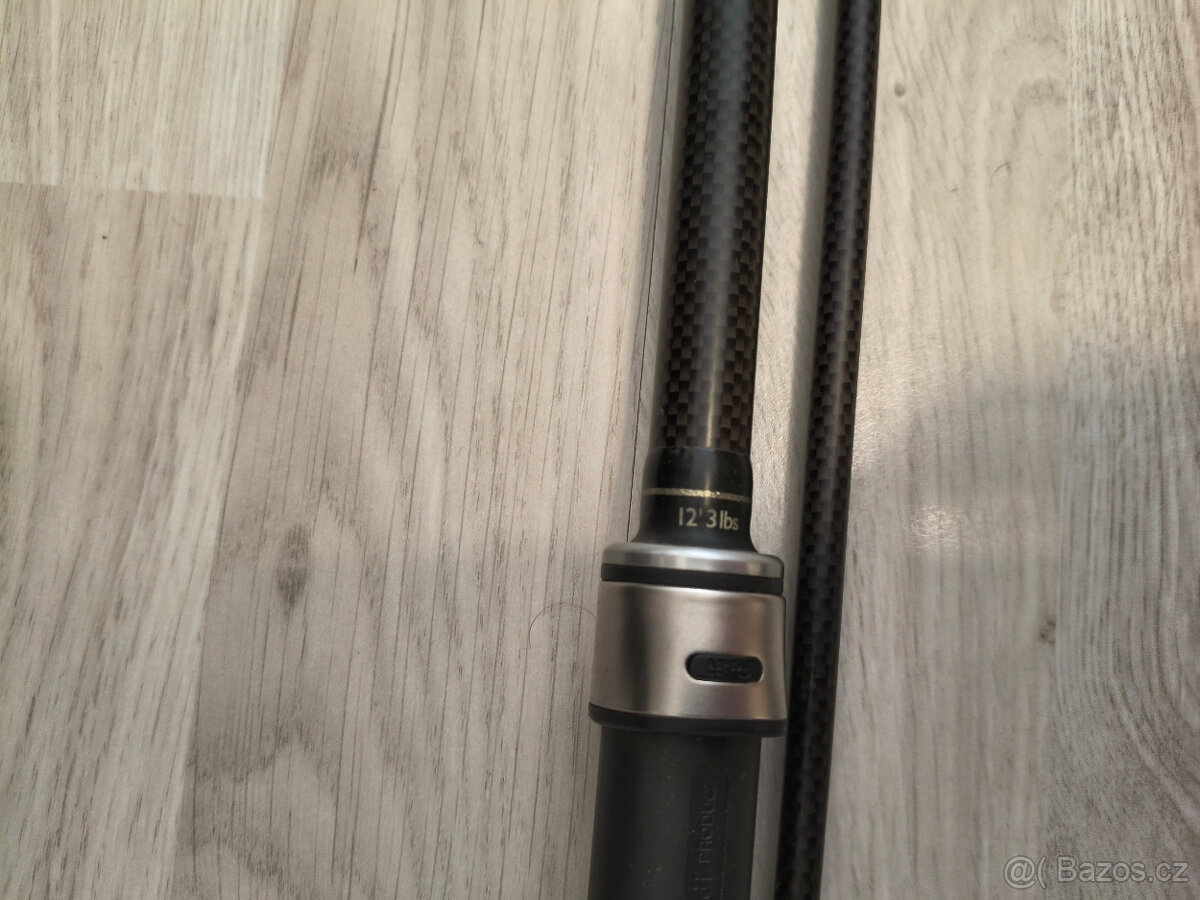 Nash Pruty Entity 3,66 m (12 ft) 3,0lb, 2 díl +obal Prologic - 2