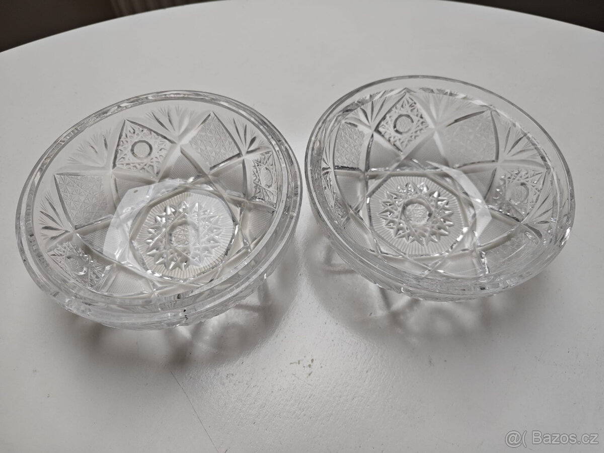 Broušená skleněná miska - 2