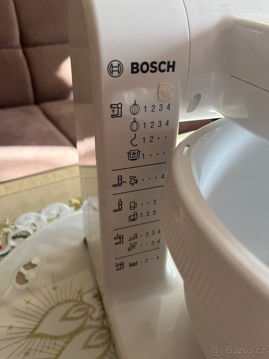 Kuchyňský robot Bosch MUM - 2