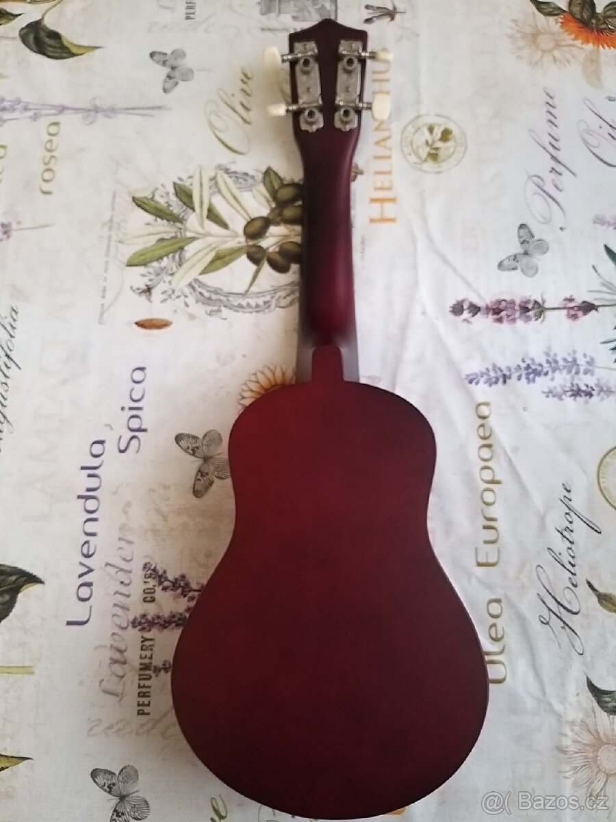Ukulele velikost 52cm - 2