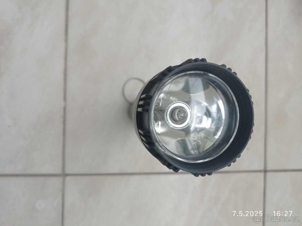 baterky a nabíječka - 2