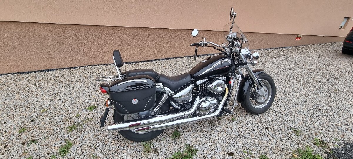 Suzuki VZ800 Marauder - 2