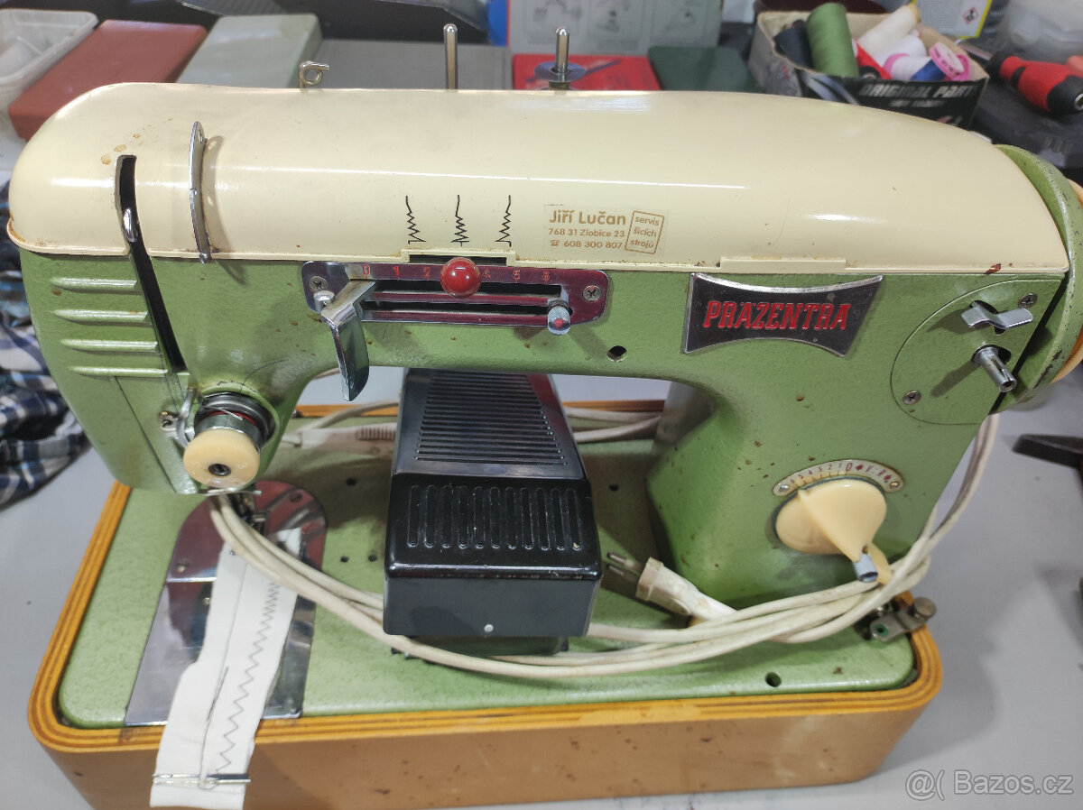 Čerstvě seřízený litinový šicí stroj Präzentra - 2