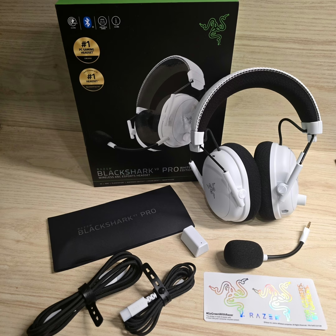 Razer BlackShark V3 Pro - White - 2