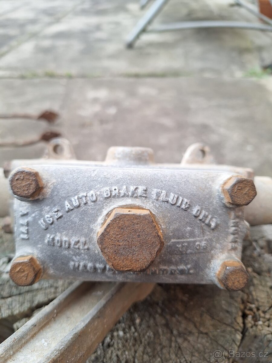Ruční brzdová pumpa USA - 2