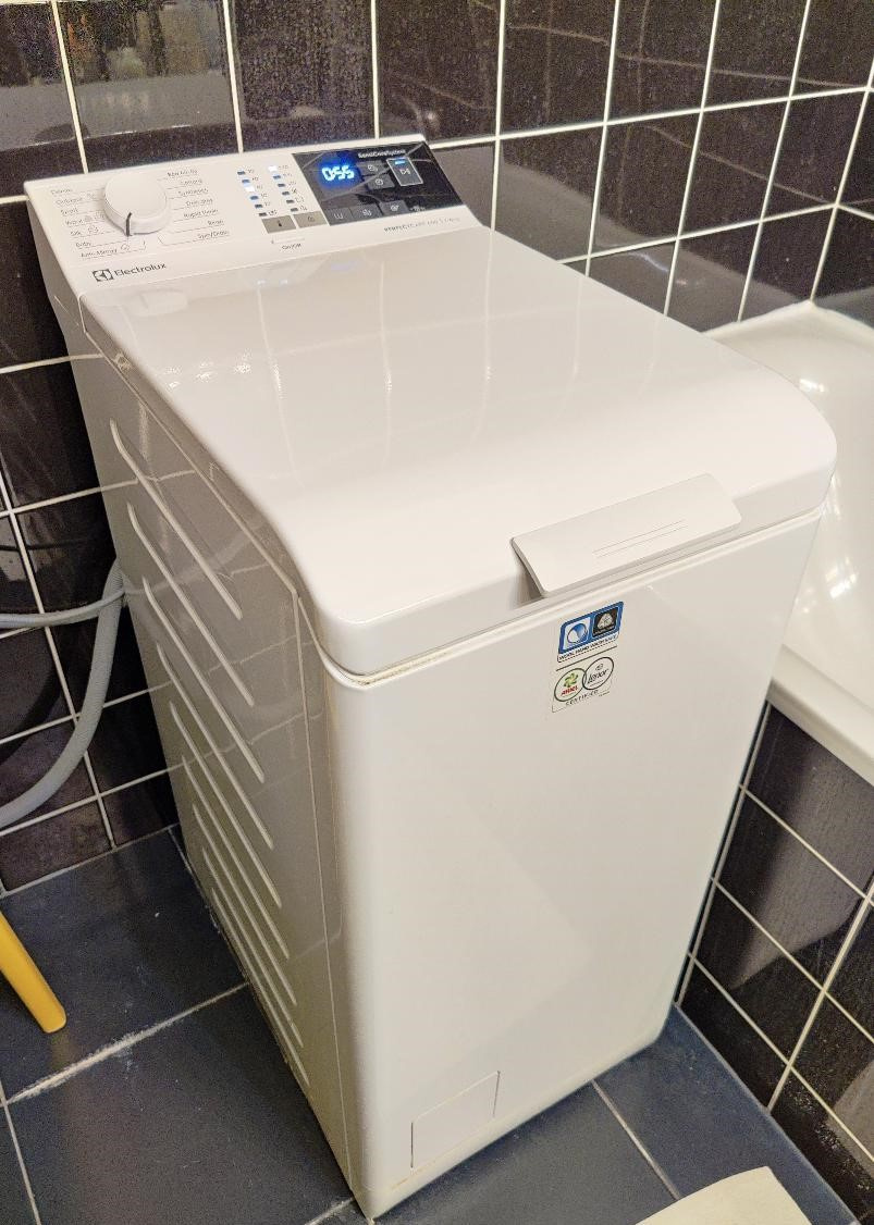 Electrolux horem plněná pračka 6kg - 2