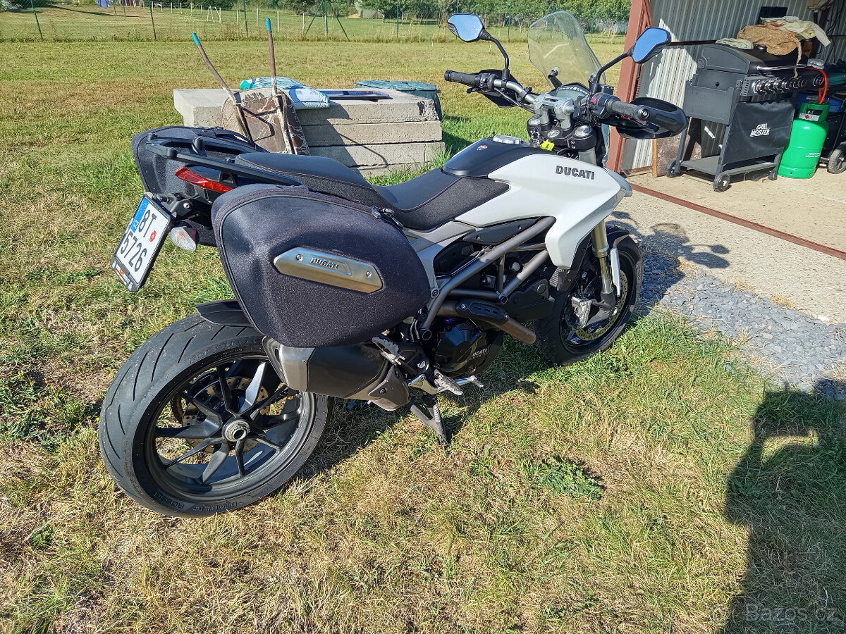 DUCATI Hyperstrada 821 - 2