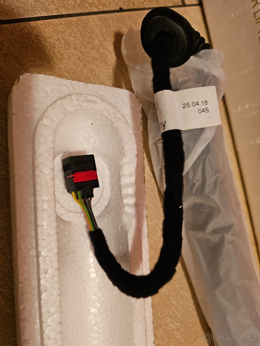 Elektrická vzpěra kufru - Superb III Combi - Pravá - 2