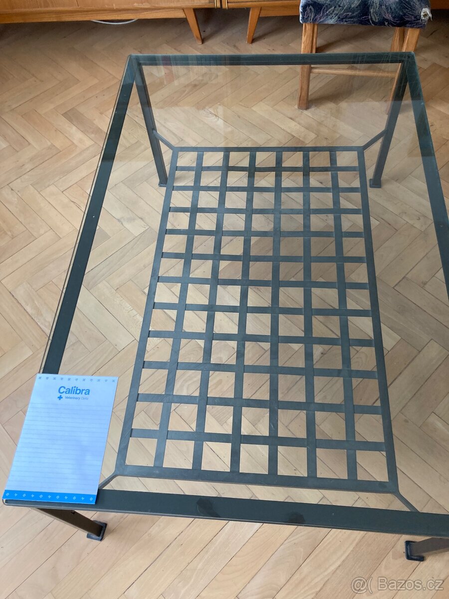 Skleněný konferenční stolek - 2