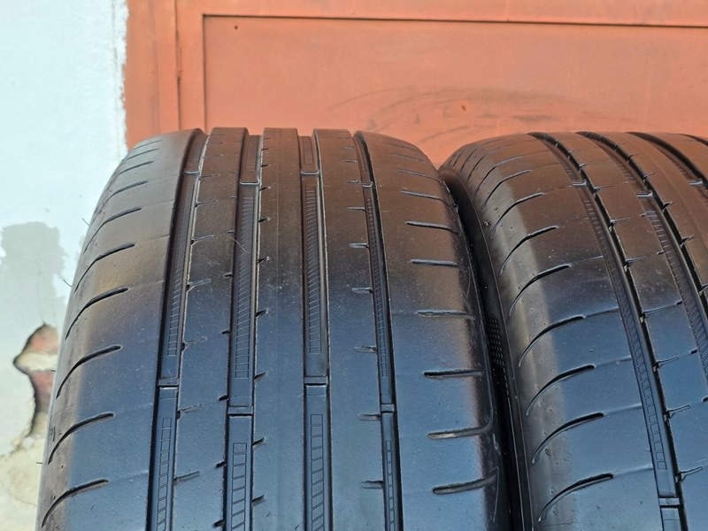 Letní Goodyear 235/45/19XL - 2