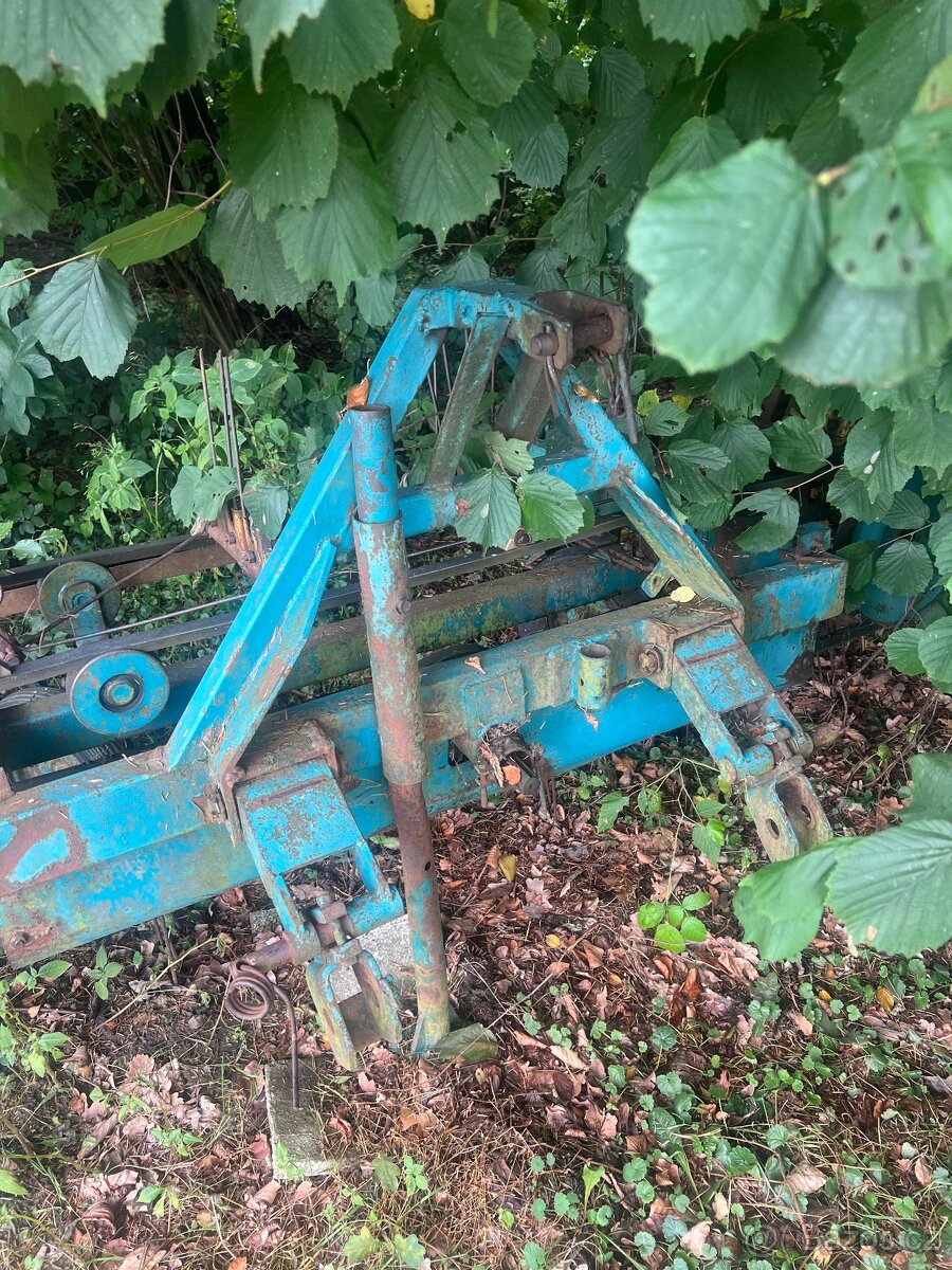 Pasovy obraceč a shrnovač sena - 2