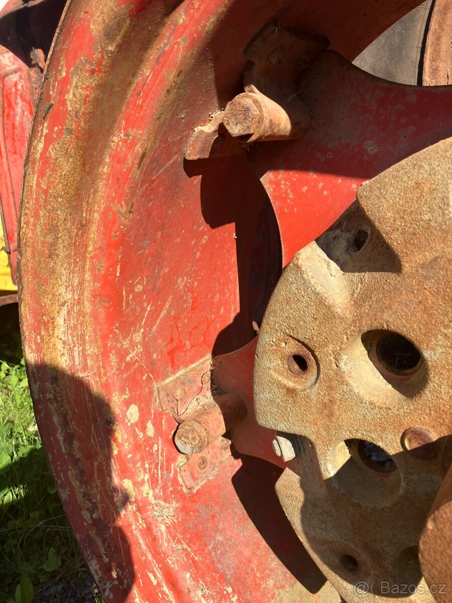 Zetor 5611-6945 kola - ráfky W12x28 - 2