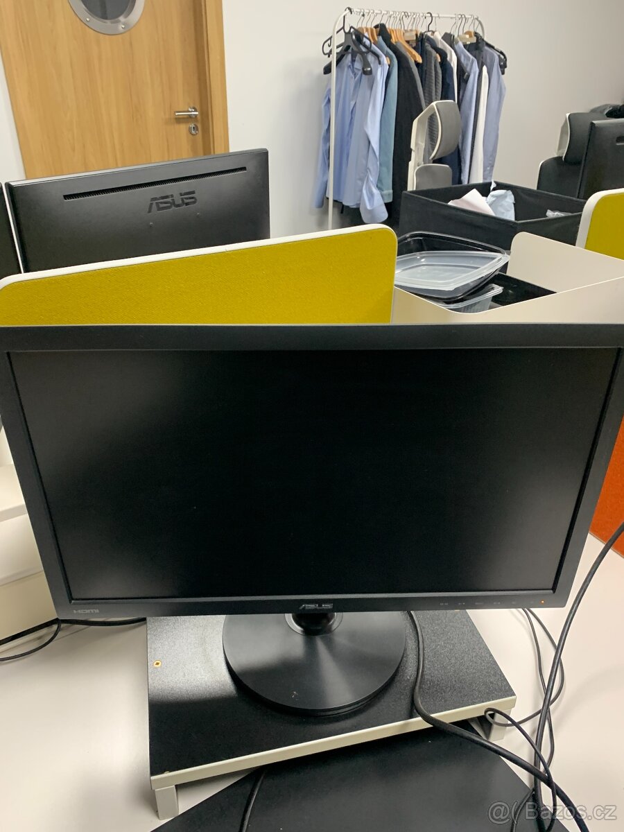 LCD monitor 21 / 22 palců x 6 - 2