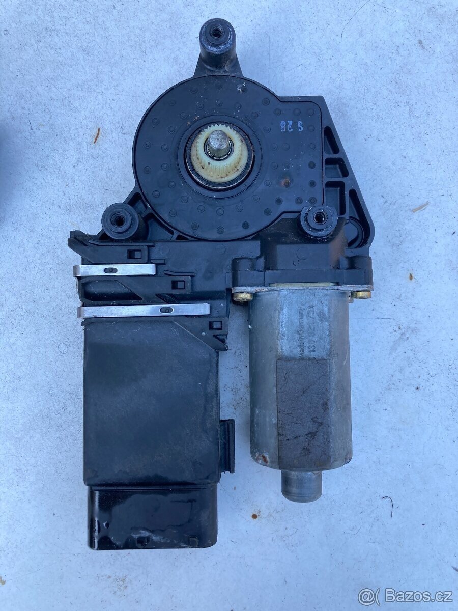 Řidici jednotka centralniho zamykani octavia 104411 302. - 2