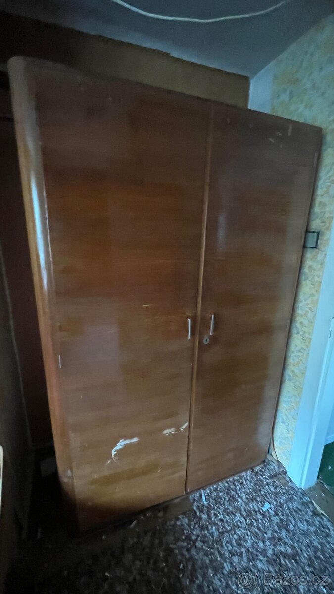 Dřevěné skříně - 2