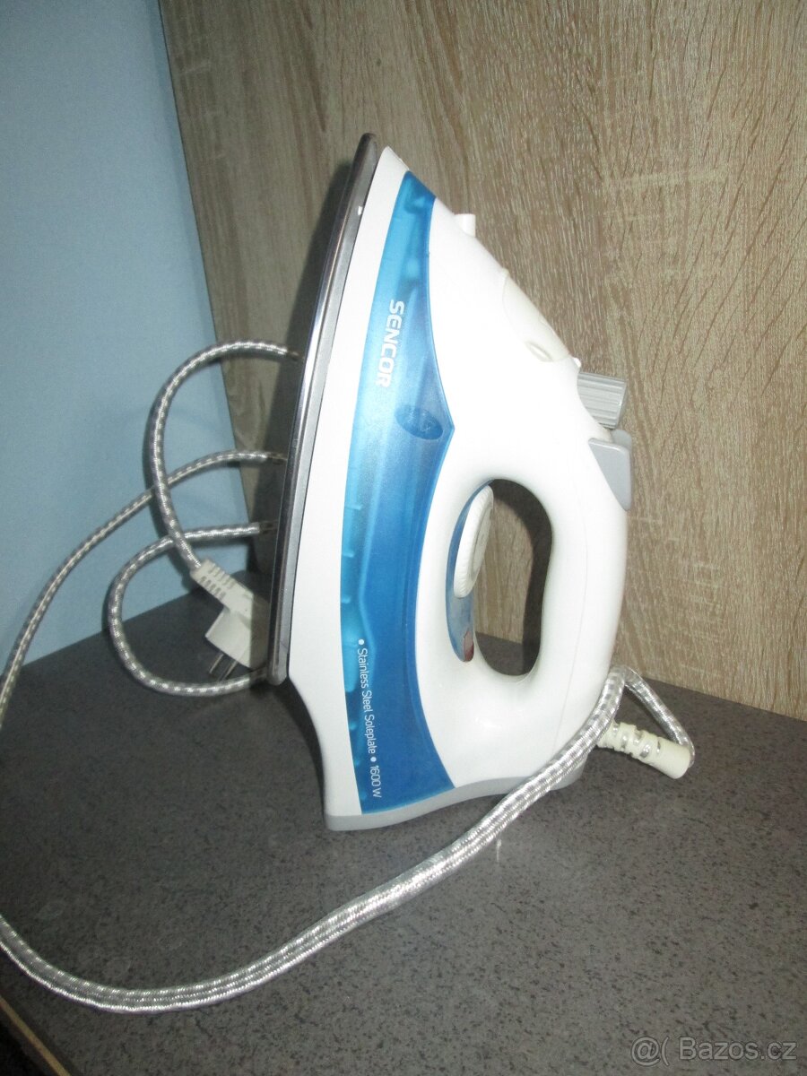 Napařovací žehlička - zánovní - 2