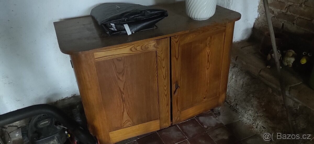 Stará skříň komoda - 2