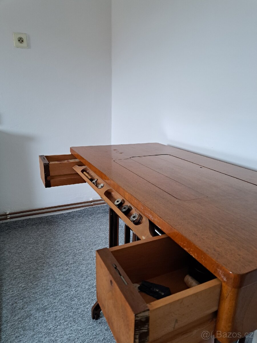 Šicí stroj Lada, šlapací - 2