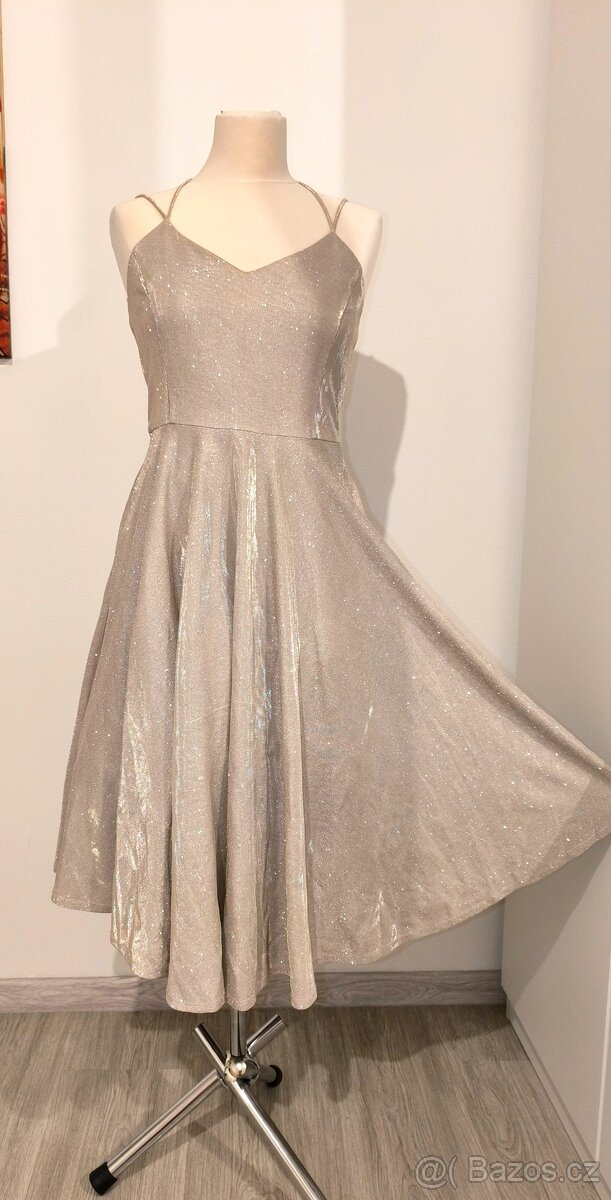Třpytivé šaty s kapsami - 2