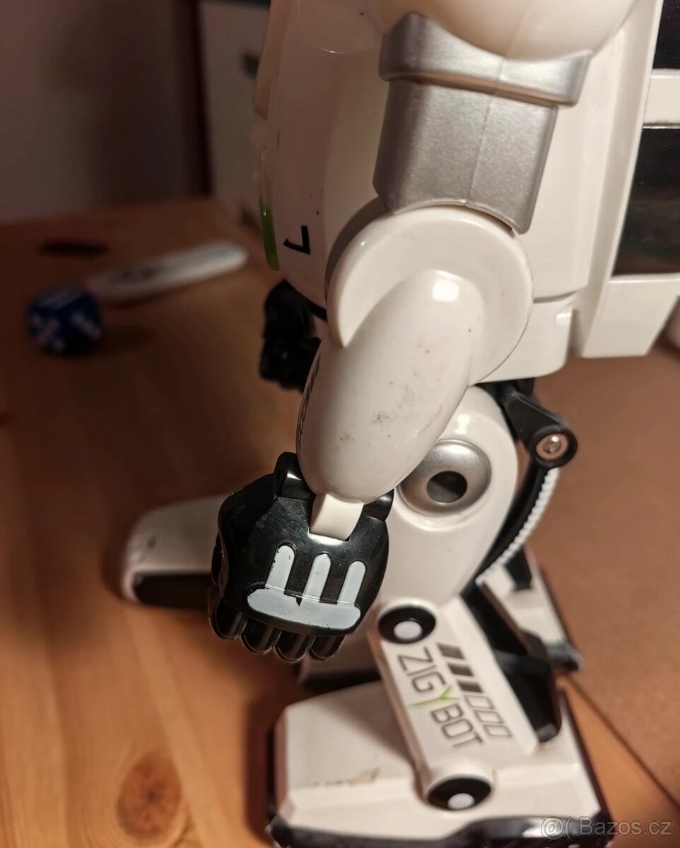 Interaktivní robot Zigy - 2