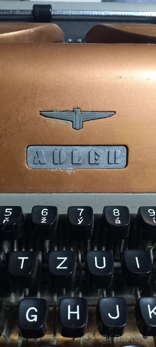 Starý psací stroj Adler - 2