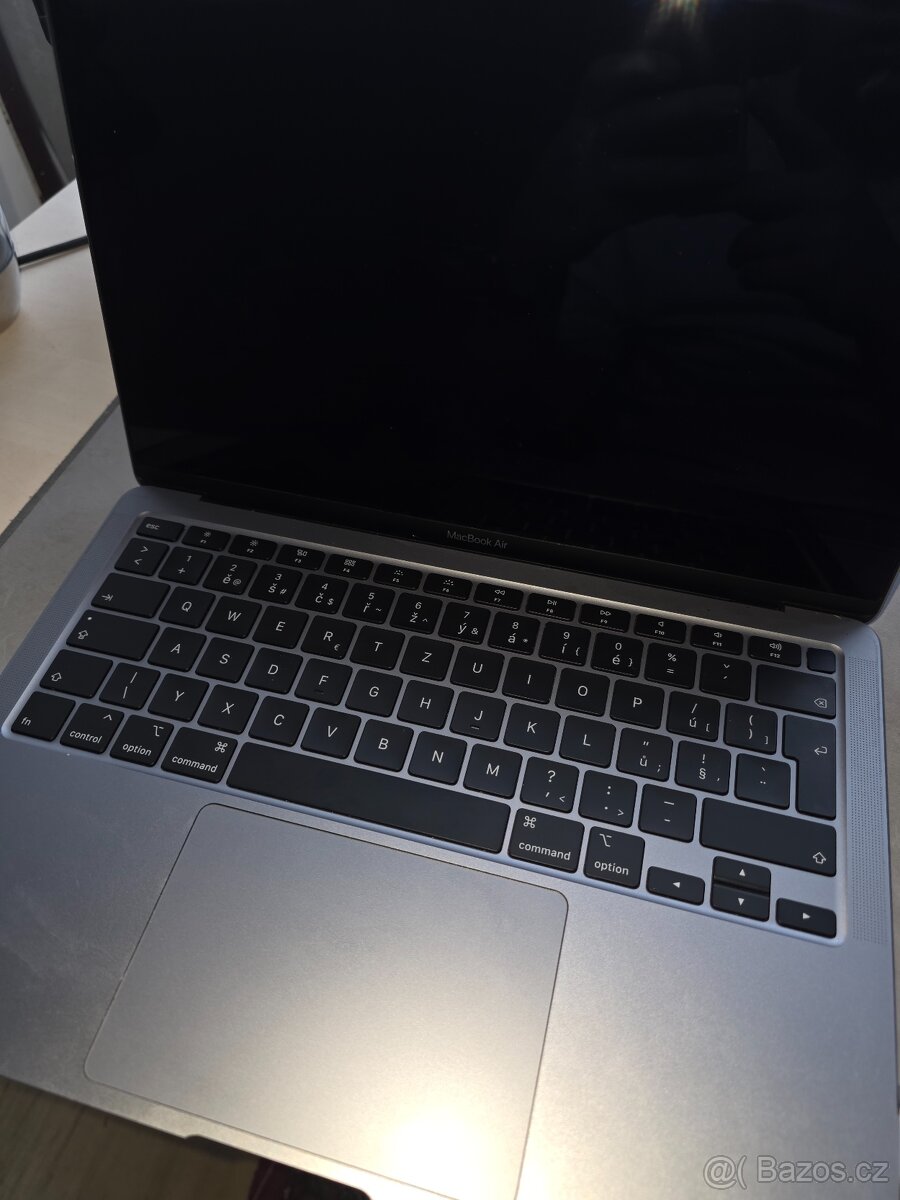 NEFUNKČNÍ MacBook Air 13 s i3 (2020) - 2