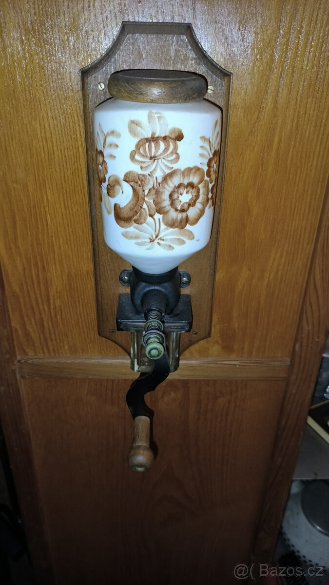 Mlýnek na kávu - keramický (či porcelán?) - 2