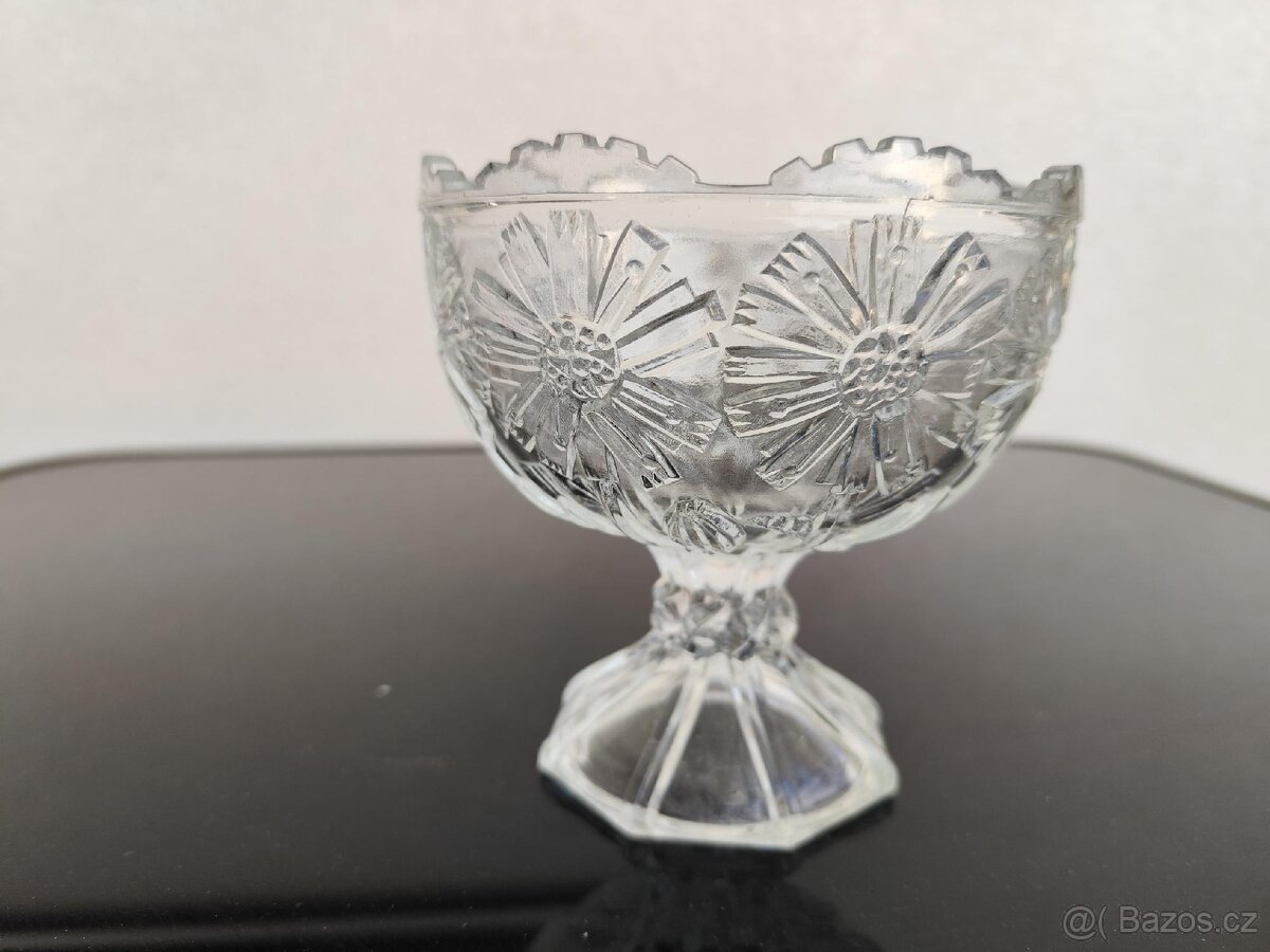 SKLENĚNÝ POHÁR se vzorem KVĚTIN - 2