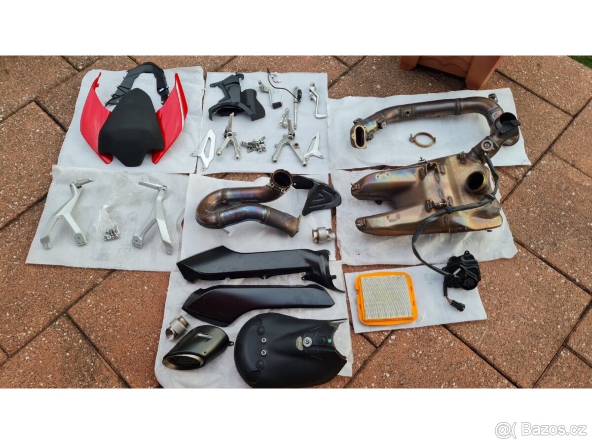 Ducati Panigale V2 Bayliss s doplňky - 2