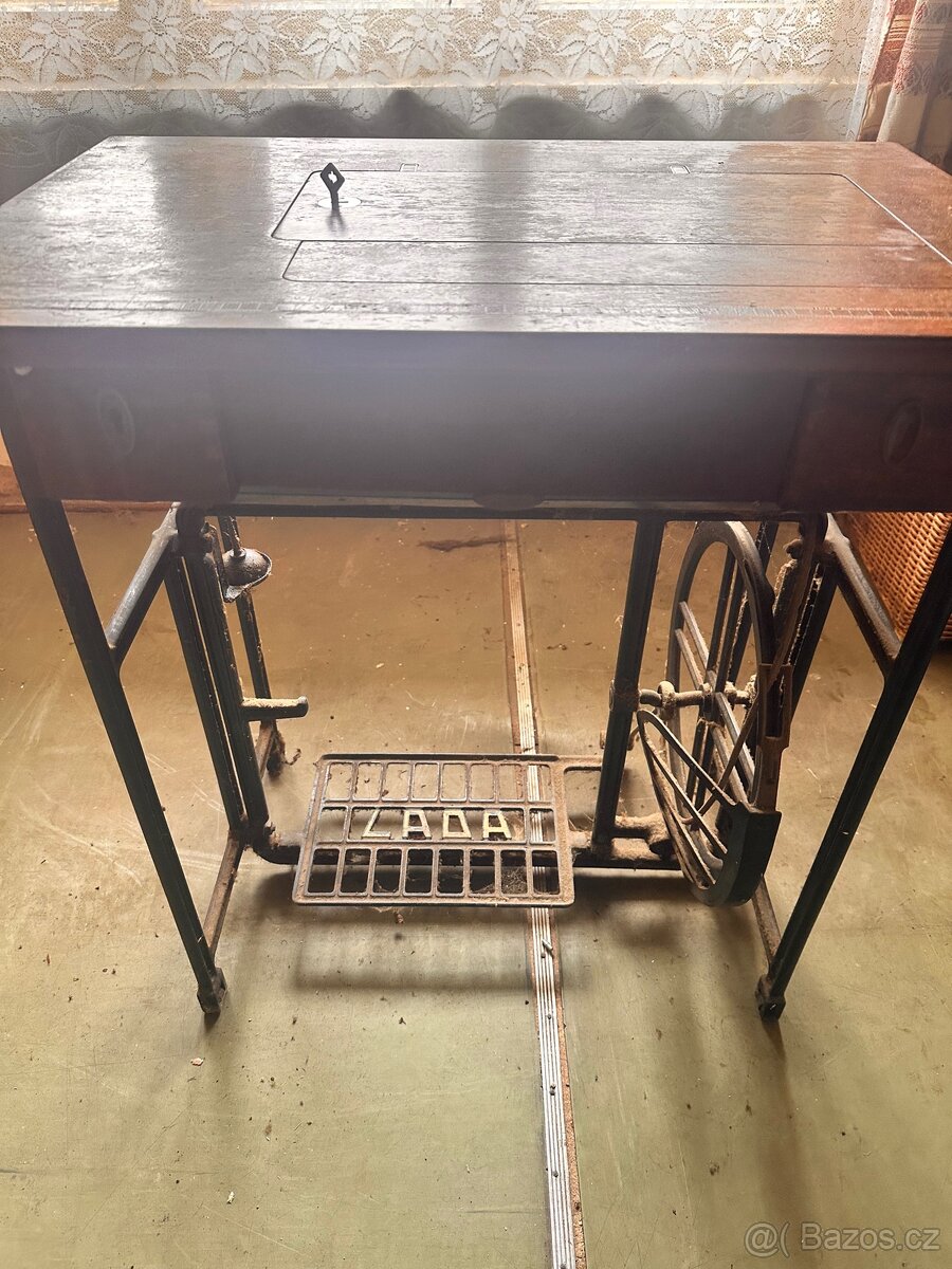 Prodám šicí stroj Lada - 2